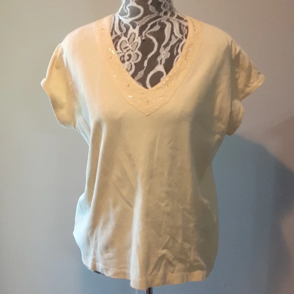 Chico's Top in Gorgeous Yellow🌼 - Picture 2 of 5